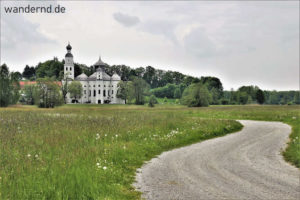Weg zur Wallfahrtskirche Maria Birnbaum im Wittelsbacher Land