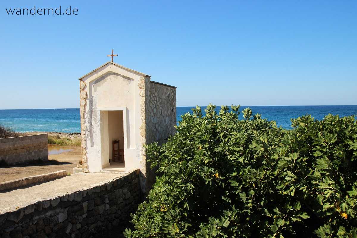 Auf unserer Rundreise durch Apulien: Eine kleine Kapelle am Ionischen Meer