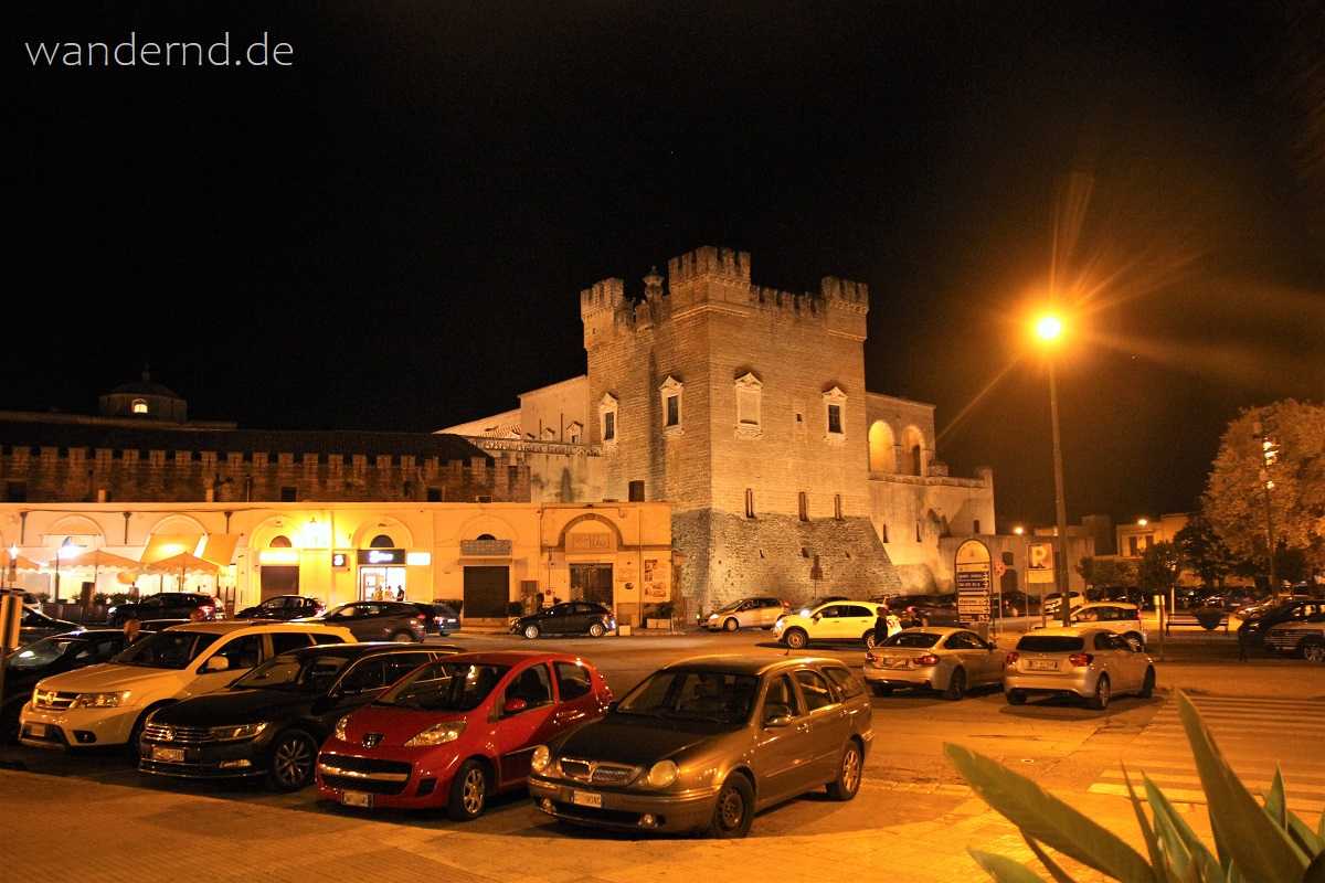 Blick von unserem Hotel auf das Castello von Mesagne