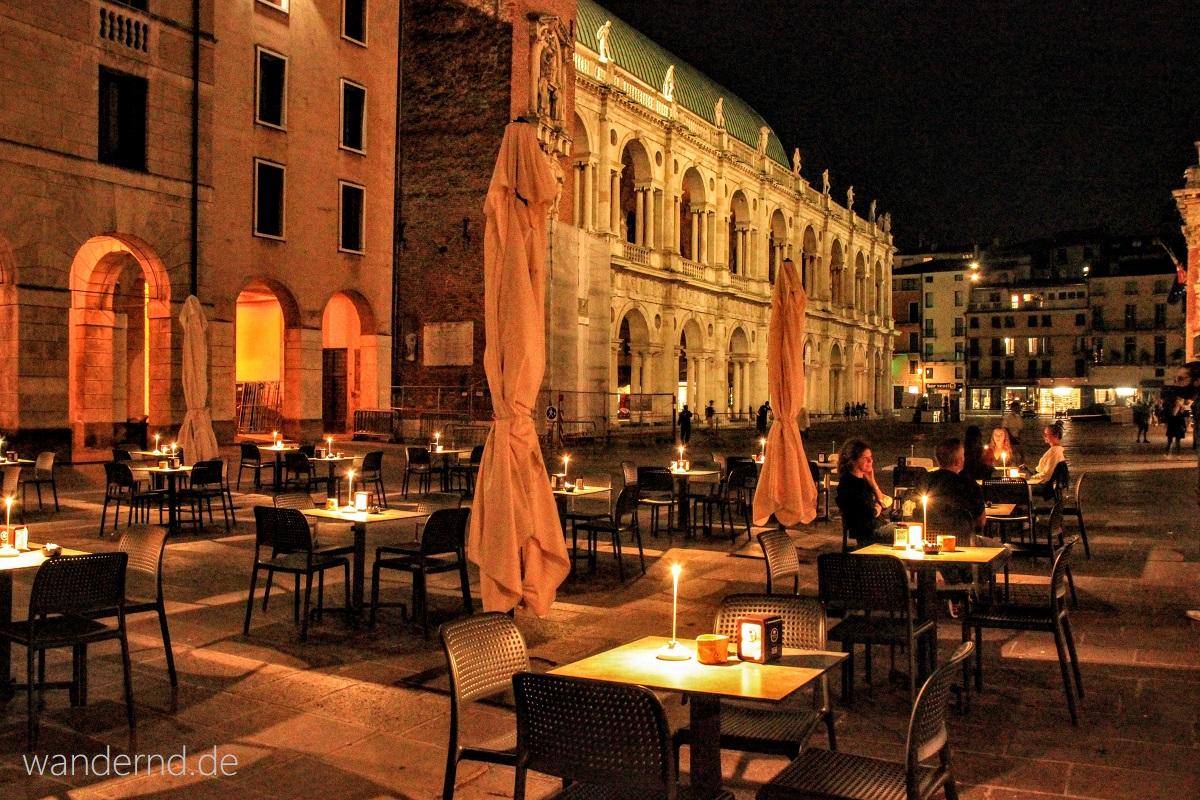 Vicenza Sehenswürdigkeiten: Palazzo della Ragione von Palladio bei Nacht