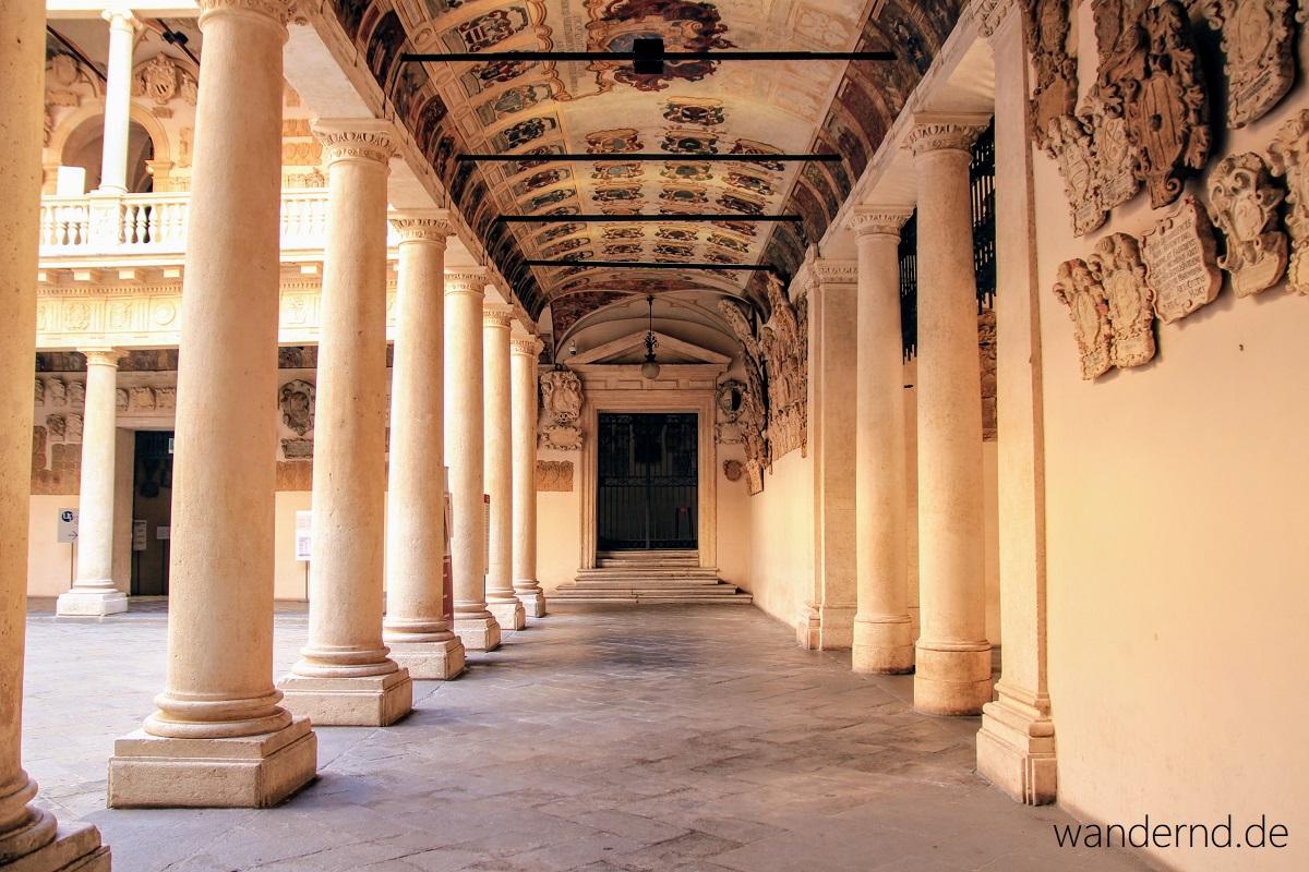 Padua Sehenswürdigkeiten: Im Cortile Antico des Palazzo del Bo