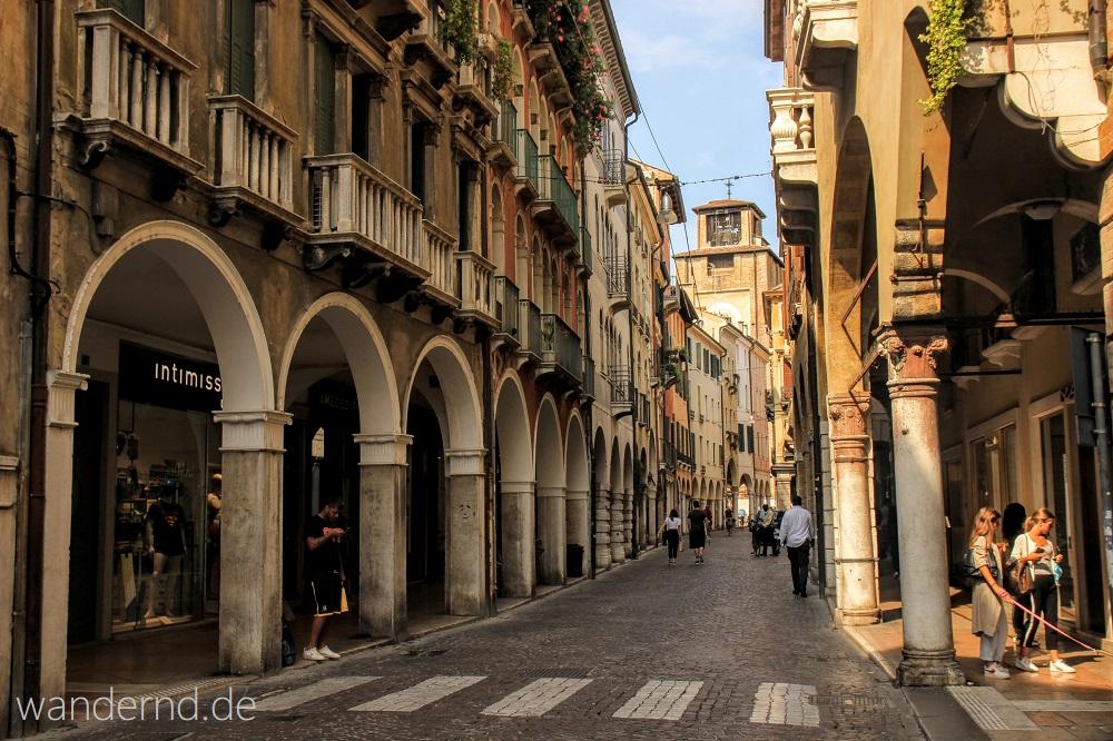 Treviso Sehenswürdigkeiten. Die Haupteinkaufsstraße: Die Via Calmaggiore