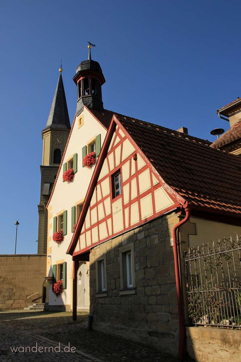 Kirchenburg, Rathaus und Dorfschmiede in Seinsheim