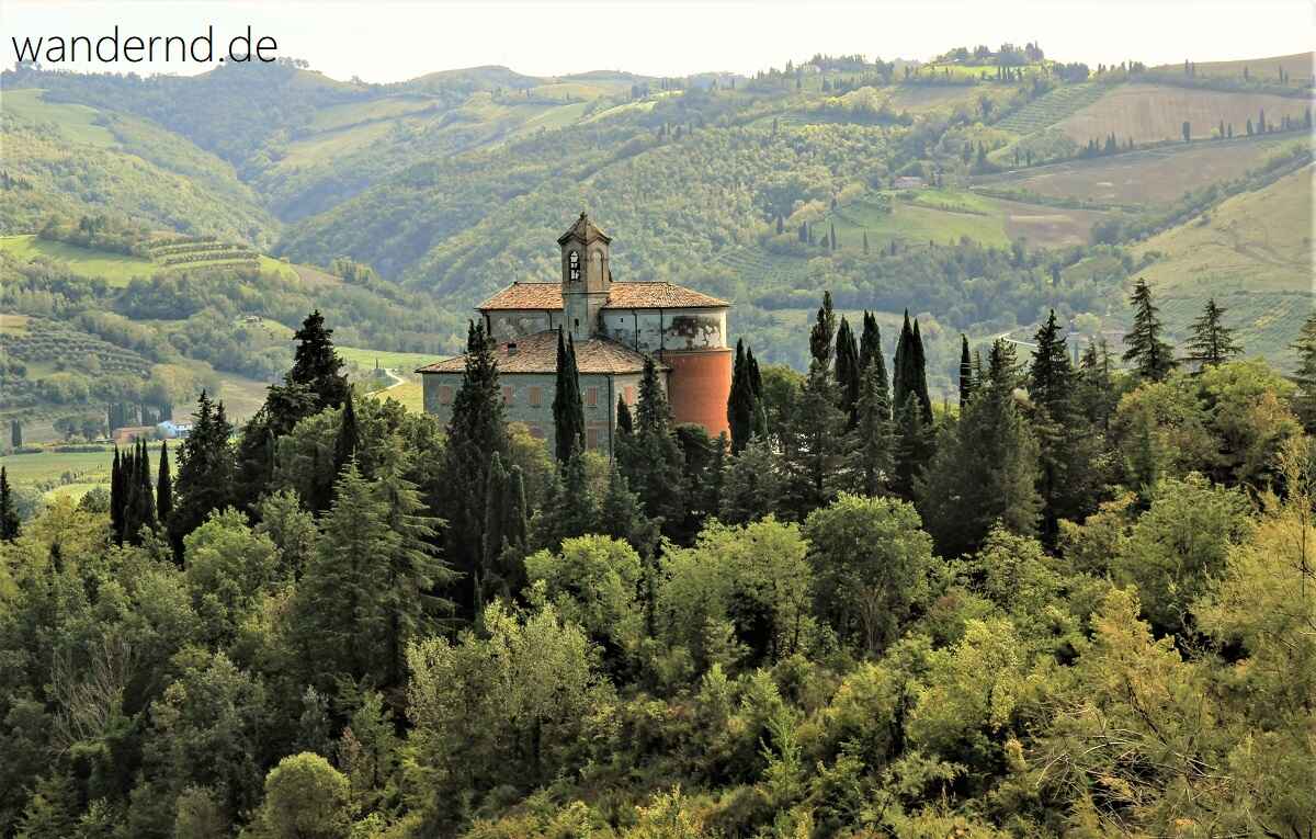 Brisighella Sehenswürdigkeiten: Wunderschön liegt das Santuario del Monticino in der Landschaft des Appennino Romagnolo