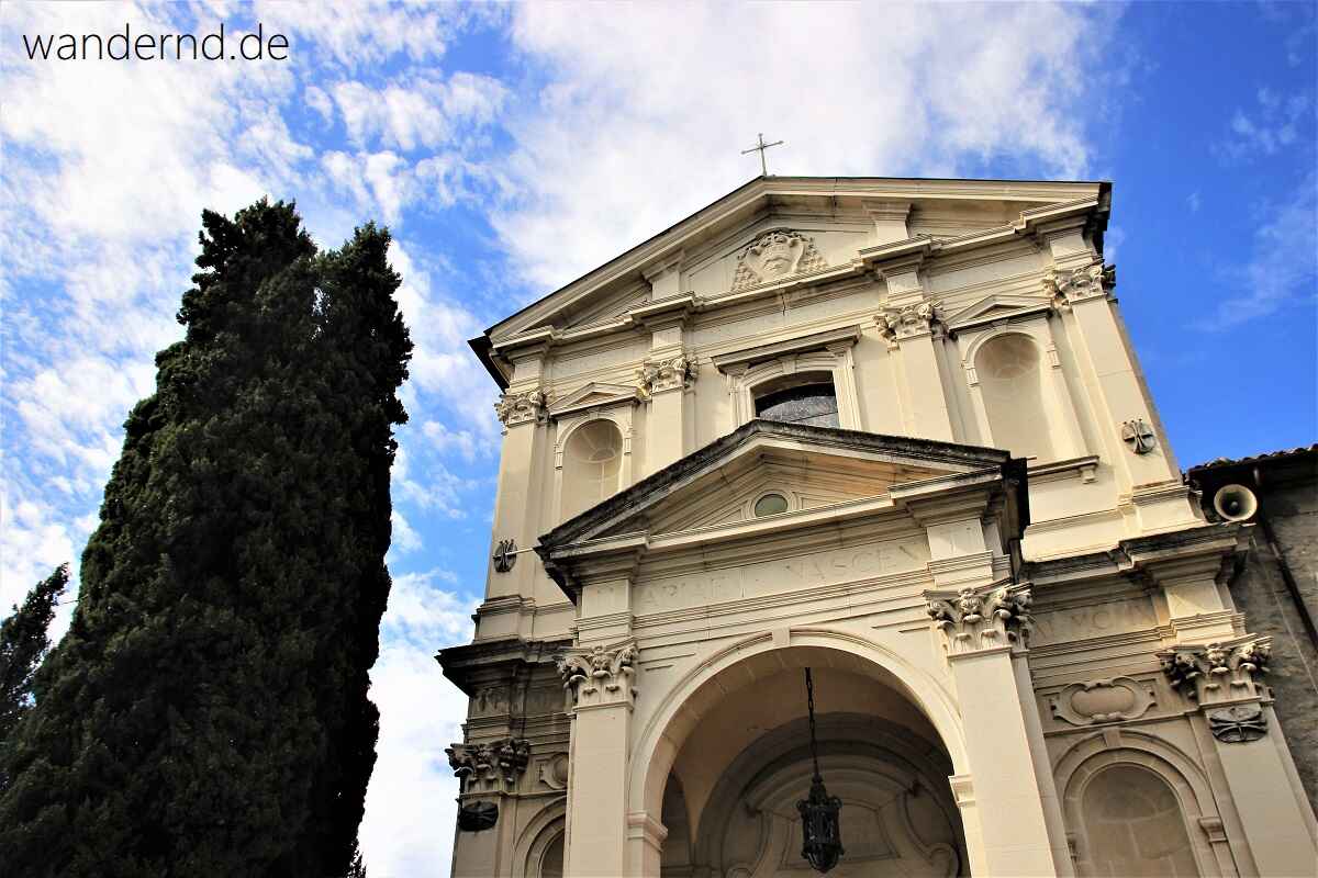 Sehenswürdigkeiten: Fassade der Wallfahrtskirche del Monticino