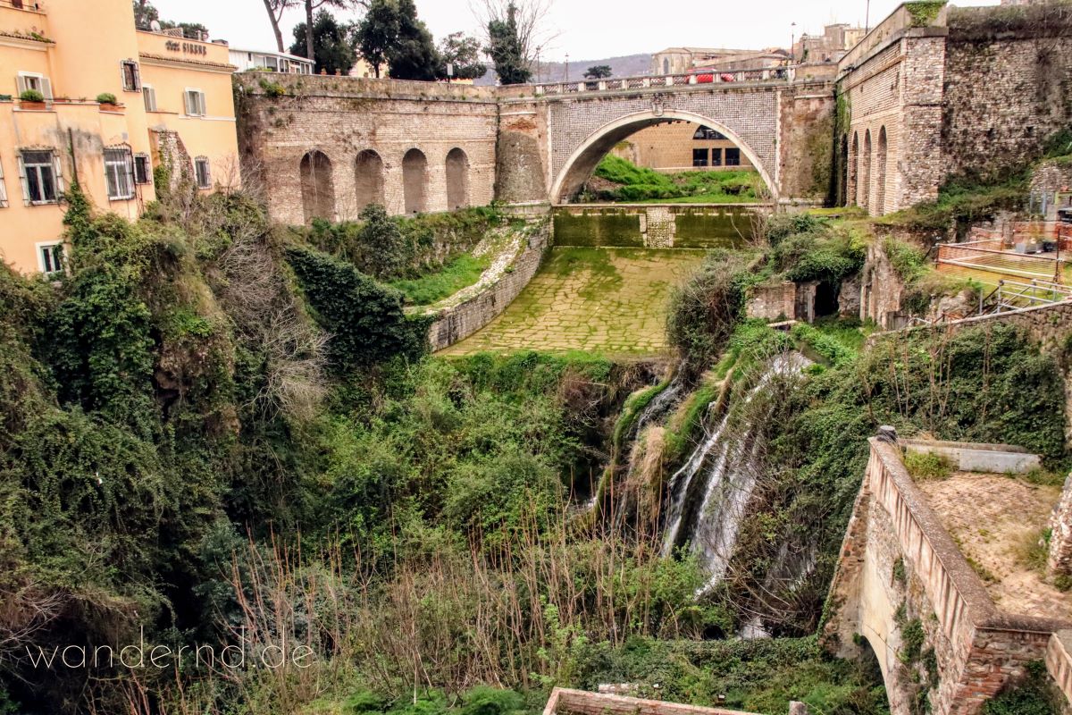 Tivoli Sehenswuerdigkeiten: Blick auf den Ponte Gregoriano