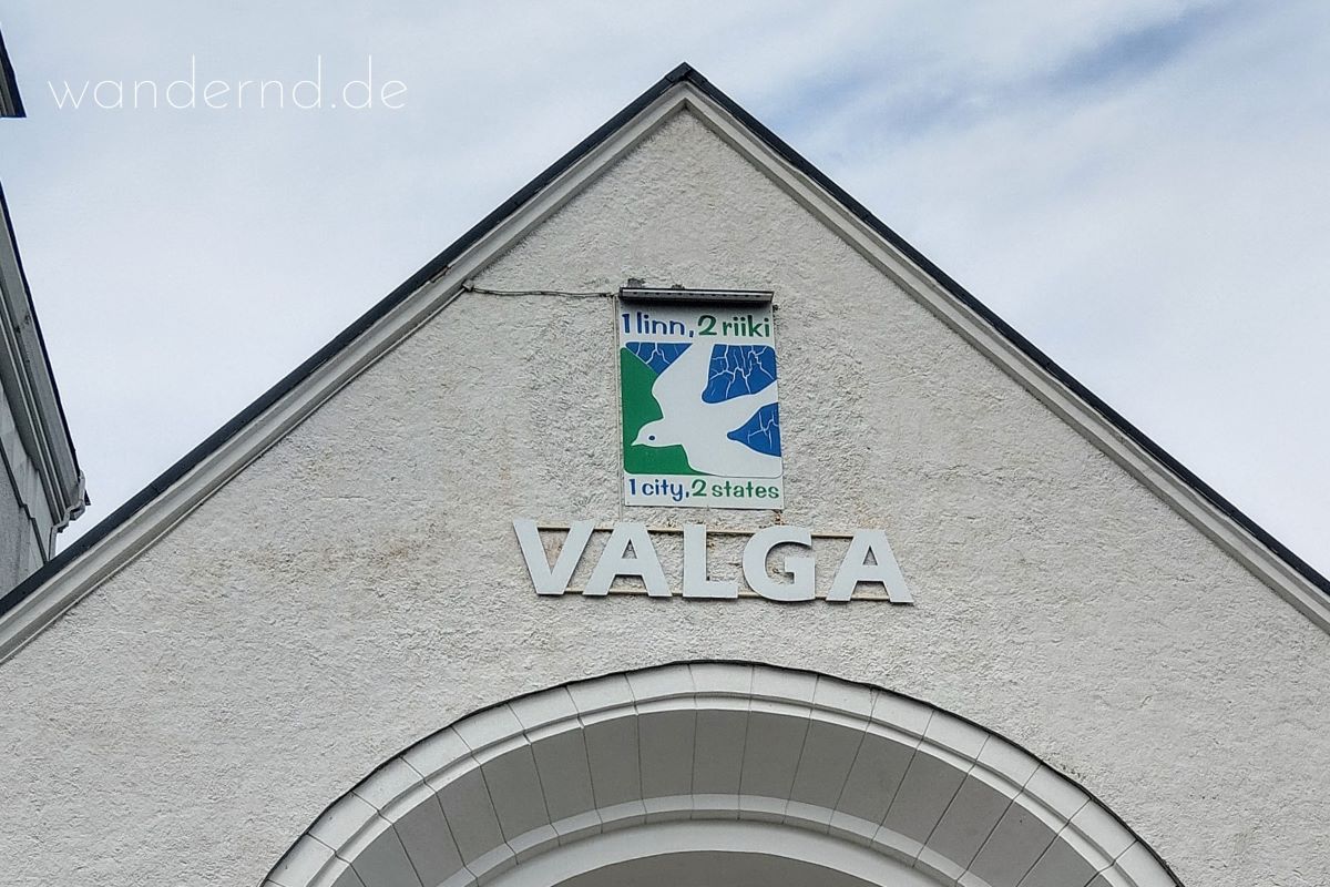 Am Bahnhof in Valga: Eine Stadt, zwei Länder - so der Slogan