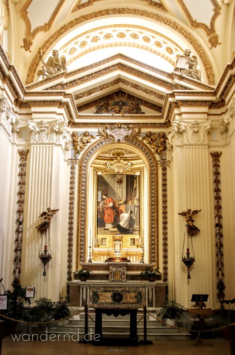 Die Cappella delle Sacre Pietre mit einer Darstellung des Wunders von Bolsena